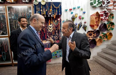 20 janvier 2011 : Alain Juppé en visite dans la medina de Tunis lors de la Visite de M. Alain Juppé, Ministre des Affraires Etrangères Français, en Tunisie.