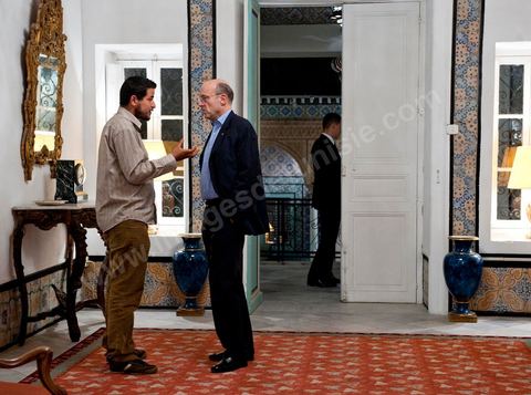 20 janvier 2011 : Dans les salons de la Résidence de l'Ambassade de France, Rencontre de Alain Juppé avec les bloggueurs de la révolution tunisienne lors de la Visite de M. Alain Juppé, Ministre des Affraires Etrangères Français, en Tunisie.