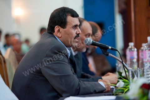 23 avril 2011 : Pendant l'intervention de Ali Lariedh au Meeting d'Ennahdha dans une salle des fêtes du Kram organisé par la section locale du Kram du parti. Meeting avec la présence et l'intervention de Ali Lariedh, Président du Bureau Executif du parti Ennahdha