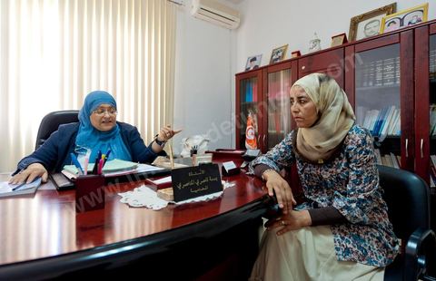 18 mai 2011 : rencontre à Sidi  avec Fadia Hamdi, la policière municipale qui a confisqué les fruits etlégumes et la balance de Mohamed Bouazizi le 17 décembre 2010 et qui a été emprissonée 4 mois sur l'accusation d'avoir giflé Mohamed Bouazizi, elle fera en prison une grève de la faim de 1 mois avnt d'être innocenté et libérée le 17 avril 2011.
