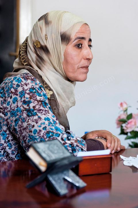 18 mai 2011 : rencontre à Meknassy avec Fadia Hamdi chez son avocate. Fadia Hamdi est la policière municipale qui a confisqué les fruits etlégumes et la balance de Mohamed Bouazizi le 17 décembre 2010 et qui a été emprissonée 4 mois sur l'accusation d'avoir giflé Mohamed Bouazizi, elle fera en prison une grève de la faim de 1 mois avnt d'être innocenté et libérée le 17 avril 2011.