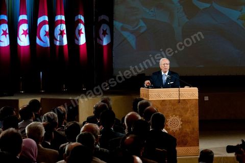 8 juin 20011 : discours de Béji Caïd Essebsi, premier ministre tunisien par interim. Conférence de Béji Caïd Essebsi pour l'annonce de la date des élections de la constituante le 23 octobre, en présence des membres du gouvernement, des représentants des partis politques et de la presse. 