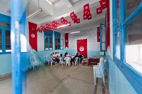 Dans l'ancien siège du RCD, ex parti de Ben Ali, cellule de Hammam Lif, réunion du comité de la protection de la Révolution tenu majoritairement par des membres du parti Ennahdha