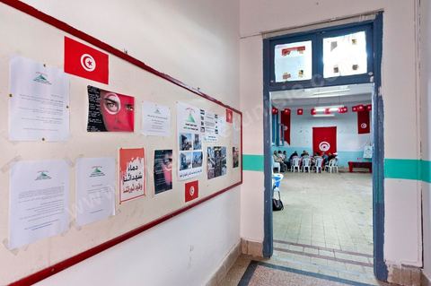 Dans l'ancien siège du RCD, ex parti de Ben Ali, cellule de Hammam Lif, réunion du comité de la protection de la Révolution tenu majoritairement par des membres du parti Ennahdha