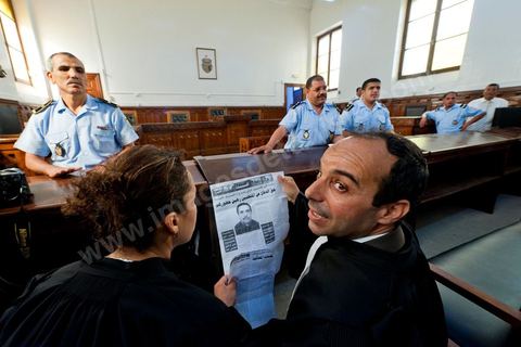 20 juin 2011 : Tribunal de première Instance de Tunis, Chambre Criminelle, la justice tunisienne a entamé aujourd’hui le procès de Benali et de sa femme en son absence, cette audience est la première parmi les 93 procédures engagées contre le président déchu, dont 35 relèvent de la justice militaire.Le procès d’aujourd’hui concerne l'affaire du palais de Sidi Dherif où une importante quantité de devises et des bijoux de valeur ont été saisis. Ben Ali est également accusé de  détention d'armes et de possession de stupéfiants, saisis au palais de Carthage.  Il est passible de peines allant de 5 à 20 ans de prison. 