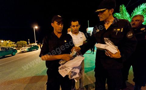 Saisie de documents de propagande de la rébellion libyenne et d'argent tunisien à l'entrée de l'île de Djerba
