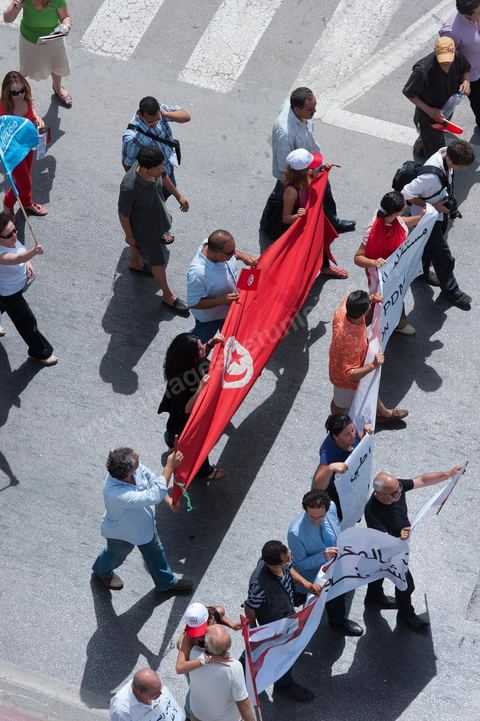 21 juillet 2011 : marche citoyenne organisée par les partis démocrates tunisiens à Tunis. face aux tentatives de semer le chaos dans le pays et de renverser les institutions nées d'un consensus national, les partis signataires ont appelés les citoyens à une marche nationale ce jeudi. Cette marche est organisée par les partis libéraux suivants : PDP, Ettajdid, Afek Tounes, Al Wifek Jomhouri, PSG, la Voie du Centre, Mouvement de la citoyenneté et de la justice. la manif se déroule avec en tête les principaux leaders des partis politiques pour la première fois en semble dans une manifestation.