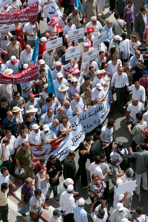 21 juillet 2011 : marche citoyenne organisée par les partis démocrates tunisiens à Tunis. face aux tentatives de semer le chaos dans le pays et de renverser les institutions nées d'un consensus national, les partis signataires ont appelés les citoyens à une marche nationale ce jeudi. Cette marche est organisée par les partis libéraux suivants : PDP, Ettajdid, Afek Tounes, Al Wifek Jomhouri, PSG, la Voie du Centre, Mouvement de la citoyenneté et de la justice. la manif se déroule avec en tête les principaux leaders des partis politiques pour la première fois en semble dans une manifestation.