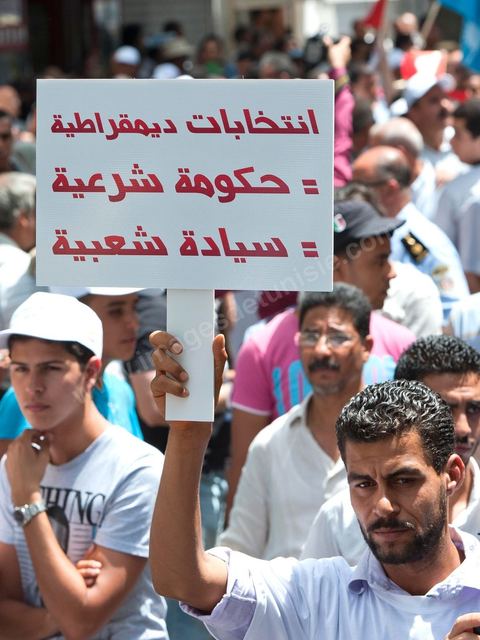 21 juillet 2011 : marche citoyenne organisée par les partis démocrates tunisiens à Tunis. face aux tentatives de semer le chaos dans le pays et de renverser les institutions nées d'un consensus national, les partis signataires ont appelés les citoyens à une marche nationale ce jeudi. Cette marche est organisée par les partis libéraux suivants : PDP, Ettajdid, Afek Tounes, Al Wifek Jomhouri, PSG, la Voie du Centre, Mouvement de la citoyenneté et de la justice. la manif se déroule avec en tête les principaux leaders des partis politiques pour la première fois en semble dans une manifestation.