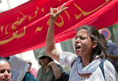 21 juillet 2011 : marche citoyenne organisée par les partis démocrates tunisiens à Tunis. face aux tentatives de semer le chaos dans le pays et de renverser les institutions nées d'un consensus national, les partis signataires ont appelés les citoyens à une marche nationale ce jeudi. Cette marche est organisée par les partis libéraux suivants : PDP, Ettajdid, Afek Tounes, Al Wifek Jomhouri, PSG, la Voie du Centre, Mouvement de la citoyenneté et de la justice. la manif se déroule avec en tête les principaux leaders des partis politiques pour la première fois en semble dans une manifestation.