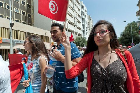 21 juillet 2011 : marche citoyenne organisée par les partis démocrates tunisiens à Tunis. face aux tentatives de semer le chaos dans le pays et de renverser les institutions nées d'un consensus national, les partis signataires ont appelés les citoyens à une marche nationale ce jeudi. Cette marche est organisée par les partis libéraux suivants : PDP, Ettajdid, Afek Tounes, Al Wifek Jomhouri, PSG, la Voie du Centre, Mouvement de la citoyenneté et de la justice. la manif se déroule avec en tête les principaux leaders des partis politiques pour la première fois en semble dans une manifestation.