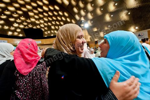 13 août 2011 : Commération par le parti Ennahda de la Fête de la Femme et du Code du Statut personnel tunisien au Palais des Congrés de Tunis, avec discours de Farida Laabidi, militante, de Rached Ghannouchi, fondateur et chef du parti Ennahda, ainsi que Psycho-M, rappeur fortement engagé dans ses propos islamistes. Rached Ghannouchi annonce la volonté de ne pas inscrire la polygamie dasn la prochaine élection, la Tunisie n'ayant pas les moyens pour cela ...