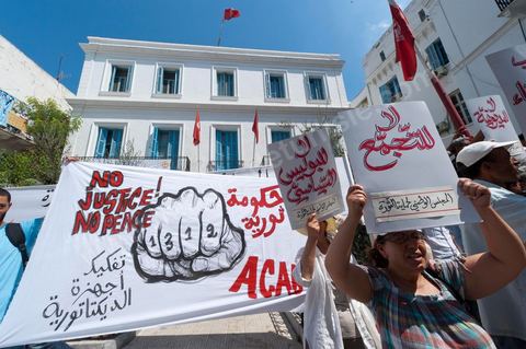 15 août 2011 : manifestation devant le siège de l'UGGT, refusant de s'associer à la manif offciielle de l'UGTT réunie à la Bourse du Travail sous l'égide du secrétaire général controversé JRAD, les syndicalistes organisent une manifestation parralèle au siège historique de l'UGGT avant de réjoindre l'avenue Habib Bourguiba qui ménera à des affrontements avec la police.
