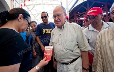 Mustapha Ben Jaafar, secrétaire général et leader du parti démocrate le Forum démocratique pour le travail et les libertés (FDTL) en campagne électoral et la rencontre des citoyens au marché central de Tunis la dernière semaine de ramadan.