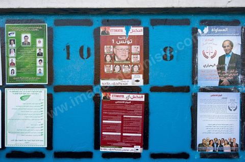 Affichage électoral durant la campagne pour l'élection de l'assemblée constituante du 1er au 23 octobre. ici à Radès banlieue sud de Tunis.