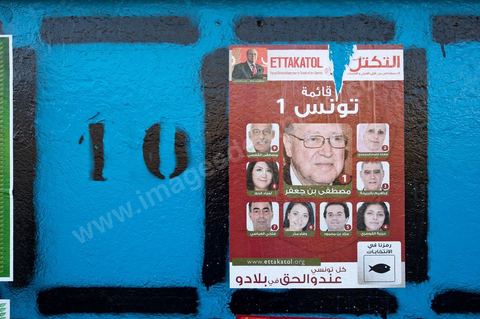 Affichage électoral durant la campagne pour l'élection de l'assemblée constituante du 1er au 23 octobre. ici à Radès banlieue sud de Tunis.