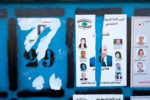 Affichage électoral durant la campagne pour l'élection de l'assemblée constituante du 1er au 23 octobre. ici à Radès banlieue sud de Tunis.