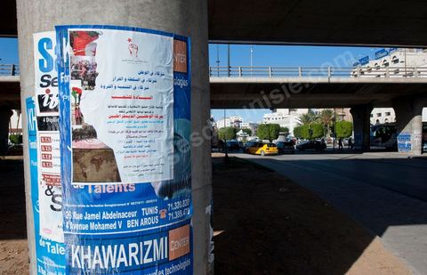 Affichage électoral durant la campagne pour l'élection de l'assemblée constituante du 1er au 23 octobre. ici à Radès banlieue sud de Tunis.