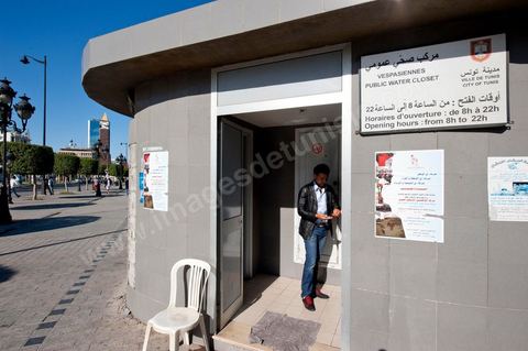 Affichage électoral durant la campagne pour l'élection de l'assemblée constituante du 1er au 23 octobre. ici à Radès banlieue sud de Tunis.