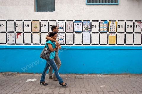 Affichage électoral durant la campagne pour l'élection de l'assemblée constituante du 1er au 23 octobre. ici à Radès banlieue sud de Tunis.