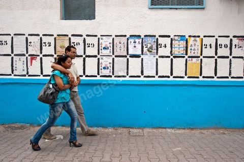 Affichage électoral durant la campagne pour l'élection de l'assemblée constituante du 1er au 23 octobre. ici à Radès banlieue sud de Tunis.