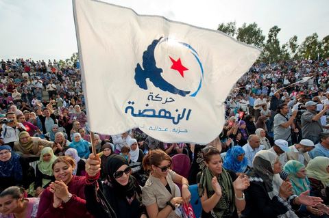 1er octobre 2011 à Sidi Bouzid : Grand meeting du parti Ennahdha pour le premier jour du lancement de la campagne électoralre pour l'élection de l'assemblée constituante le 23 octobre. le parti Ennahdha à tendenace islamique a choisi pour son premier meeting de campagne la ville symbolique de la révolution Sidi Bouzid avec la présence de Rached Ghannouchi Leader du parti, des Membres du Bureau Executif du Parti et de certains candidats des listes des différentes régions du pays.