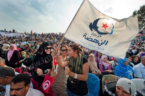 1er octobre 2011 à Sidi Bouzid : Grand meeting du parti Ennahdha pour le premier jour du lancement de la campagne électoralre pour l'élection de l'assemblée constituante le 23 octobre. le parti Ennahdha à tendenace islamique a choisi pour son premier meeting de campagne la ville symbolique de la révolution Sidi Bouzid avec la présence de Rached Ghannouchi Leader du parti, des Membres du Bureau Executif du Parti et de certains candidats des listes des différentes régions du pays.