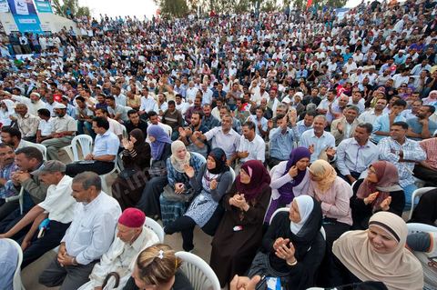 1er octobre 2011 à Sidi Bouzid : Grand meeting du parti Ennahdha pour le premier jour du lancement de la campagne électoralre pour l'élection de l'assemblée constituante le 23 octobre. le parti Ennahdha à tendenace islamique a choisi pour son premier meeting de campagne la ville symbolique de la révolution Sidi Bouzid avec la présence de Rached Ghannouchi Leader du parti, des Membres du Bureau Executif du Parti et de certains candidats des listes des différentes régions du pays.