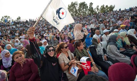 1er octobre 2011 à Sidi Bouzid : Grand meeting du parti Ennahdha pour le premier jour du lancement de la campagne électoralre pour l'élection de l'assemblée constituante le 23 octobre. le parti Ennahdha à tendenace islamique a choisi pour son premier meeting de campagne la ville symbolique de la révolution Sidi Bouzid avec la présence de Rached Ghannouchi Leader du parti, des Membres du Bureau Executif du Parti et de certains candidats des listes des différentes régions du pays.
