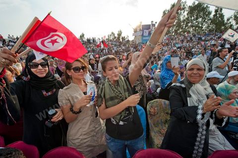1er octobre 2011 à Sidi Bouzid : Grand meeting du parti Ennahdha pour le premier jour du lancement de la campagne électoralre pour l'élection de l'assemblée constituante le 23 octobre. le parti Ennahdha à tendenace islamique a choisi pour son premier meeting de campagne la ville symbolique de la révolution Sidi Bouzid avec la présence de Rached Ghannouchi Leader du parti, des Membres du Bureau Executif du Parti et de certains candidats des listes des différentes régions du pays.