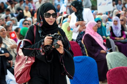 1er octobre 2011 à Sidi Bouzid : Grand meeting du parti Ennahdha pour le premier jour du lancement de la campagne électoralre pour l'élection de l'assemblée constituante le 23 octobre. le parti Ennahdha à tendenace islamique a choisi pour son premier meeting de campagne la ville symbolique de la révolution Sidi Bouzid avec la présence de Rached Ghannouchi Leader du parti, des Membres du Bureau Executif du Parti et de certains candidats des listes des différentes régions du pays.
