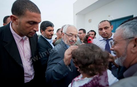 1er octobre 2011 à Sidi Bouzid : Rached Ghannouchi, préseident du Parti, rencontre les gens de Sidi Bouzid au Grand meeting du parti Ennahdha pour le premier jour du lancement de la campagne électoralre pour l'élection de l'assemblée constituante le 23 octobre. le parti Ennahdha à tendenace islamique a choisi pour son premier meeting de campagne la ville symbolique de la révolution Sidi Bouzid avec la présence de Rached Ghannouchi Leader du parti, des Membres du Bureau Executif du Parti et de certains candidats des listes des différentes régions du pays.