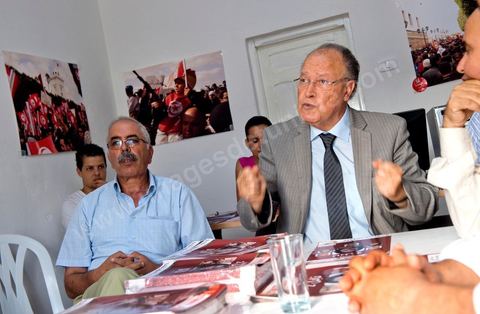 Mustapha Ben Jaafar en visite de travail au local de Ettakatol de Bou Argoub pendant la première semaine de la campagne pour l'assemblée constituante.