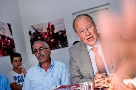 Mustapha Ben Jaafar en visite de travail au local de Ettakatol de Bou Argoub pendant la première semaine de la campagne pour l'assemblée constituante.