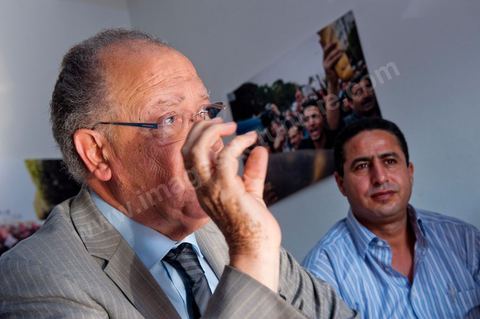 Mustapha Ben Jaafar en visite de travail au local de Ettakatol de Bou Argoub pendant la première semaine de la campagne pour l'assemblée constituante.