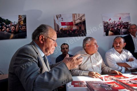 Mustapha Ben Jaafar en visite de travail au local de Ettakatol de Bou Argoub pendant la première semaine de la campagne pour l'assemblée constituante.