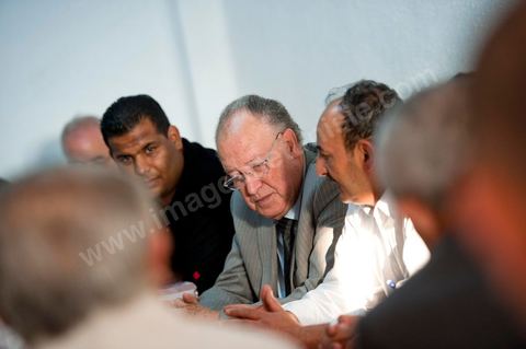 Mustapha Ben Jaafar en visite de travail au local de Ettakatol de Grombalia pendant la première semaine de la campagne pour l'assemblée constituante.