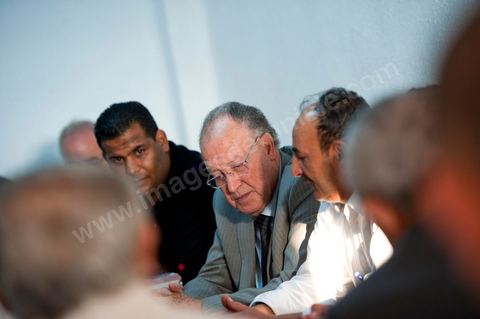 Mustapha Ben Jaafar en visite de travail au local de Ettakatol de Grombalia pendant la première semaine de la campagne pour l'assemblée constituante.