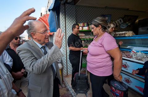 Mustapha Ben Jaafar en campagne à Grombalia au Cap Bon pour la liste Nabeul de Ettakatol, rencontres avec les citoyens