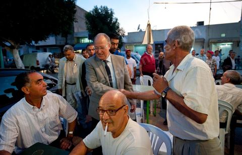 Mustapha Ben Jaafar en campagne à Menzel Bouzelfa au Cap Bon pour la liste Nabeul de Ettakatol, rencontres avec les citoyens