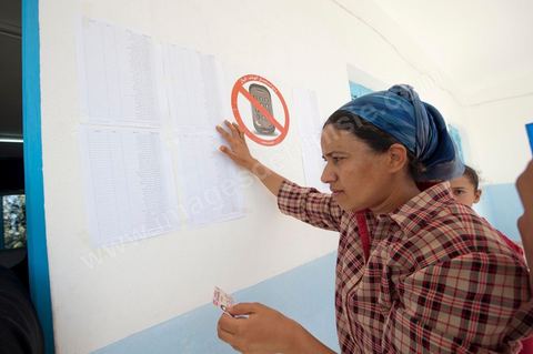 Le jour du scrutin dans un bureau de vote au centre ville du Kef