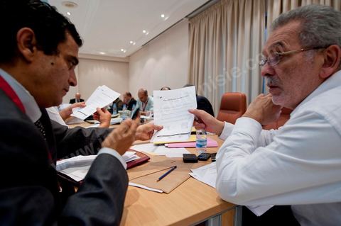 27 octobre : réunion avec Kamel Jendoubi, président de l'ISIE, et des memebres de l'ISIE pour les dernières délibérations des résultats des élections à quelques minutes de la décision de remise des résultats des élections et de l'annulation de plusieurs listes.