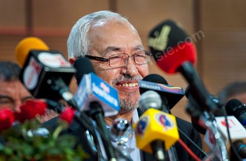 28 octobre : Rached Ghannouchi président fondateur de Ennahdha lors de la conférence de presse du parti Ennahdha au lendemain des résultats officiels des élections pour la constituante remportée avec 41,5 % des voix pour Ennahdha.