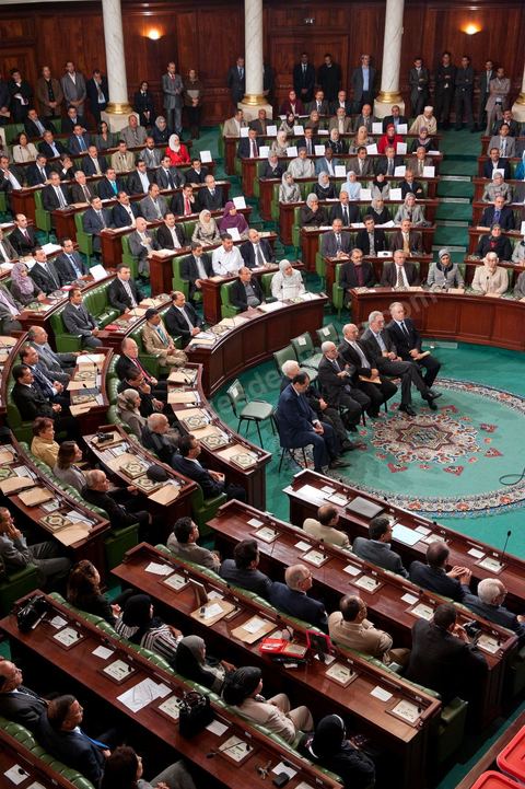 22 novembre 2011 : Première réunion de l'assemblée constituante élue le 23 octobre avce en 1ère séance la présence des 217 députés élus, les membres du gouvernement de Beji CaÎd Essebsi sortant et le Président la République sortant M. Foued Mbazaa. 