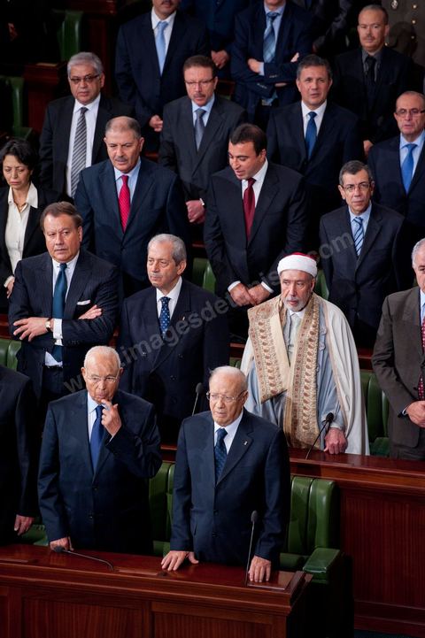 22 novembre 2011 : Première réunion de l'assemblée constituante élue le 23 octobre avce en 1ère séance la présence des 217 députés élus, les membres du gouvernement de Beji CaÎd Essebsi sortant et le Président la République sortant M. Foued Mbazaa. Ici les membres du gouvernement avec en bas le Premier ministre sortant