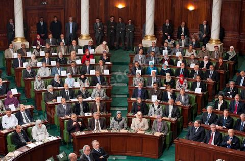22 novembre 2011 : Première réunion de l'assemblée constituante élue le 23 octobre avce en 1ère séance la présence des 217 députés élus, les membres du gouvernement de Beji CaÎd Essebsi sortant et le Président la République sortant M. Foued Mbazaa. 