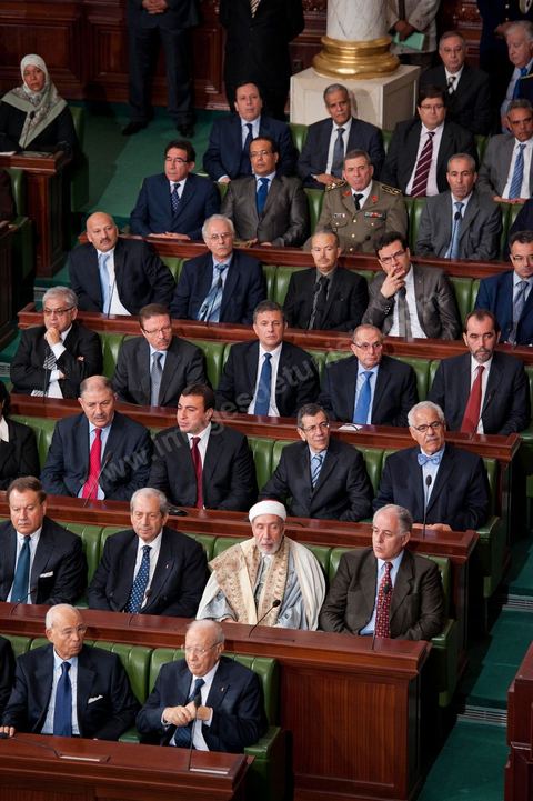 22 novembre 2011 : Première réunion de l'assemblée constituante élue le 23 octobre avce en 1ère séance la présence des 217 députés élus, les membres du gouvernement de Beji CaÎd Essebsi sortant et le Président la République sortant M. Foued Mbazaa. Ici les membres du gouvernement avec en bas le Premier ministre sortant
