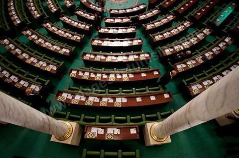 22 novembre 2011 : Première réunion de l'assemblée constituante élue le 23 octobre avce en 1ère séance la présence des 217 députés élus, les membres du gouvernement de Beji CaÎd Essebsi sortant et le Président la République sortant M. Foued Mbazaa. 
