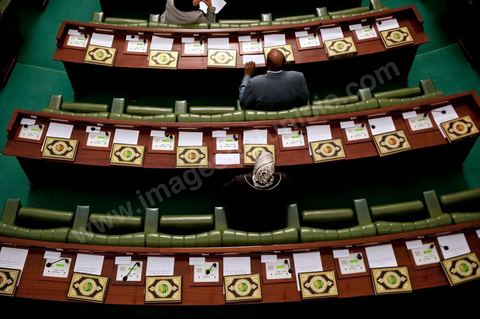 22 novembre 2011 : Première réunion de l'assemblée constituante élue le 23 octobre avce en 1ère séance la présence des 217 députés élus, les membres du gouvernement de Beji CaÎd Essebsi sortant et le Président la République sortant M. Foued Mbazaa. 