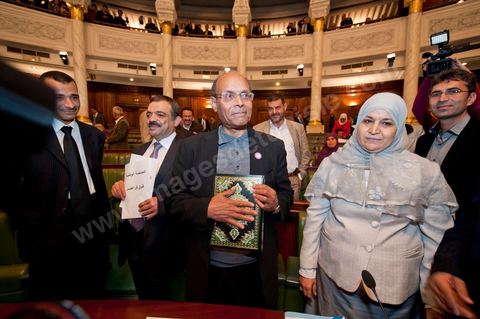 22 novembre 2011 : Moncef Marzouki pour la Première réunion de l'assemblée constituante élue le 23 octobre avce en 1ère séance la présence des 217 députés élus, les membres du gouvernement de Beji CaÎd Essebsi sortant et le Président la République sortant M. Foued Mbazaa. 